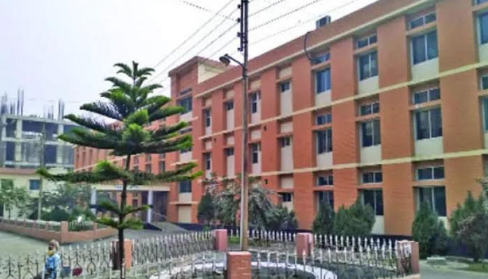 দীর্ঘদিন ধরে পরিত্যক্ত রংপুরের ১০০ শয্যাবিশিষ্ট শিশু হাসপাতাল দীর্ঘদিন ধরে পরিত্যক্ত রংপুরের ১০০ শয্যাবিশিষ্ট শিশু হাসপাতাল