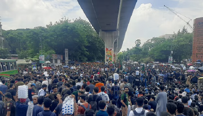 শাহবাগে আজও প্রকৌশল শিক্ষার্থীদের অবরোধ, যান চলাচল বন্ধ শাহবাগে আজও প্রকৌশল শিক্ষার্থীদের অবরোধ, যান চলাচল বন্ধ