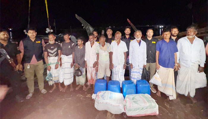 কক্সবাজারে ফিশিং ট্রলারে ৪ লাখ ৬০ হাজার ইয়াবা, আটক ৯ কক্সবাজারে ফিশিং ট্রলারে ৪ লাখ ৬০ হাজার ইয়াবা, আটক ৯