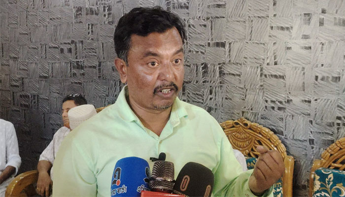 সিংগাইরে ওসির বিরুদ্ধে হয়রানির অভিযোগে সংবাদ সম্মেলন সিংগাইরে ওসির বিরুদ্ধে হয়রানির অভিযোগে সংবাদ সম্মেলন