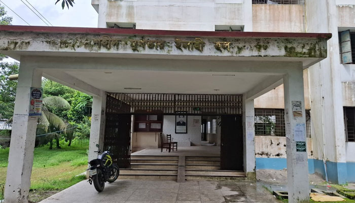 বেরোবির ইলাহী হলে নতুন প্রভোস্ট চান শিক্ষার্থীরা