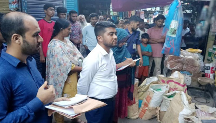 চাঁদপুরে নিষিদ্ধ পলিথিন জব্দ, ব্যবসায়ীর জরিমানা চাঁদপুরে নিষিদ্ধ পলিথিন জব্দ, ব্যবসায়ীর জরিমানা