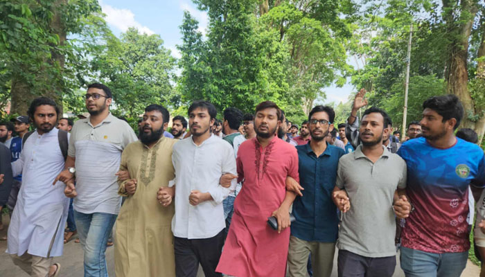 রাকসু নির্বাচনের তারিখ পেছানোর প্রতিবাদে শিবিরের বিক্ষোভ রাকসু নির্বাচনের তারিখ পেছানোর প্রতিবাদে শিবিরের বিক্ষোভ