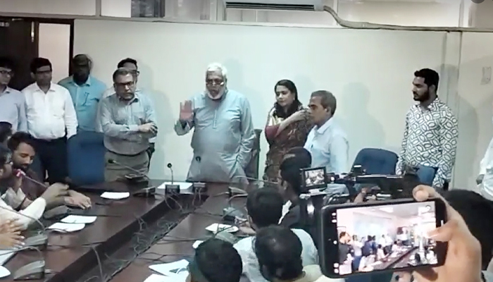 সমাধান ছাড়াই শেষ হলো দুই উপদেষ্টা-প্রকৌশল শিক্ষার্থীদের বৈঠক