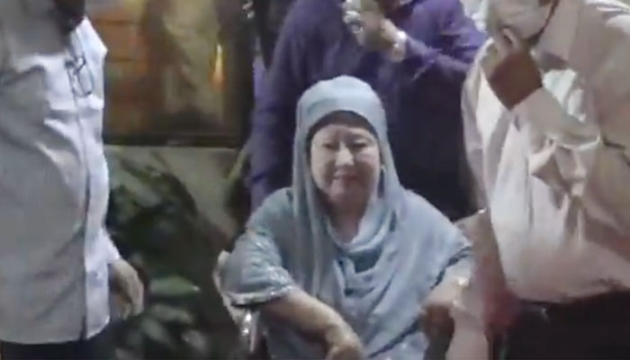 স্বাস্থ্য পরীক্ষার জন্য হাসপাতালে যাচ্ছেন খালেদা জিয়া স্বাস্থ্য পরীক্ষার জন্য হাসপাতালে যাচ্ছেন খালেদা জিয়া