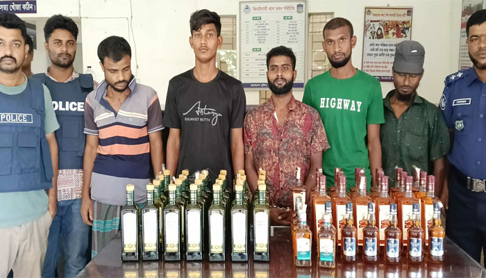 ঝিনাইগাতীতে বিদেশী মদসহ ৫ মাদককারবারি গ্রেপ্তার