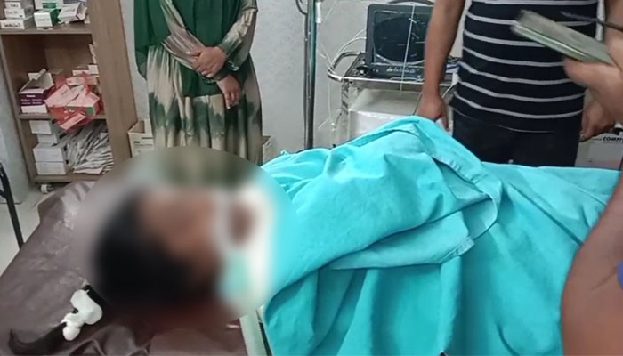 ভূল চিকিৎসায় শিশুর মৃত্যুর অভিযোগ, ২ চিকিৎসক আটক ভূল চিকিৎসায় শিশুর মৃত্যুর অভিযোগ, ২ চিকিৎসক আটক