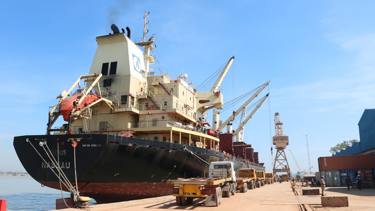 চট্টগ্রাম বন্দরের এনসিটিতে একদিনে রেকর্ড কনটেইনার হ্যান্ডলিং চট্টগ্রাম বন্দরের এনসিটিতে একদিনে রেকর্ড কনটেইনার হ্যান্ডলিং