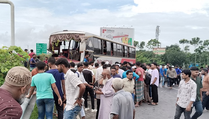 ঢাকা-ভাঙ্গা এক্সপ্রেসওয়েতে ৪ বাসের সংঘর্ষ, আহত ২৫ ঢাকা-ভাঙ্গা এক্সপ্রেসওয়েতে ৪ বাসের সংঘর্ষ, আহত ২৫