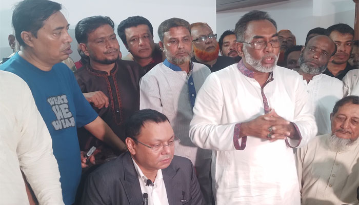 ‘চাঁদাবাজি-দখলবাজি করে দেশের উন্নয়ন হবে না’ ‘চাঁদাবাজি-দখলবাজি করে দেশের উন্নয়ন হবে না’