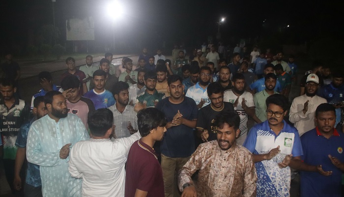 ভিপি নূরের উপর হামলা, ইবি শিক্ষার্থীদের বিক্ষোভ 