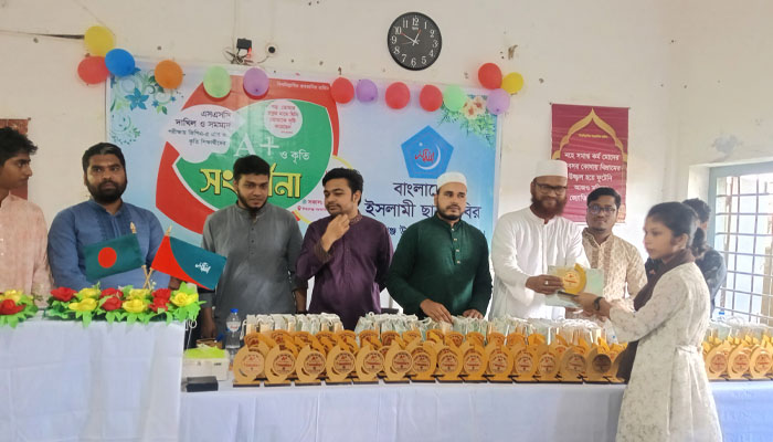 ঈশ্বরগঞ্জে কৃতি শিক্ষার্থীদের সংবর্ধনা দিল ছাত্রশিবির 