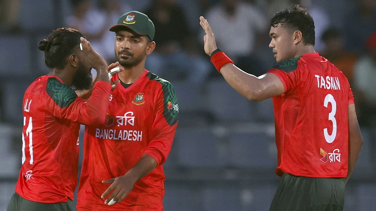 শুরুতেই ডাচদের চেপে ধরেছে বাংলাদেশ