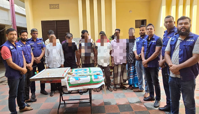 মৌলভীবাজারে জুয়ার আসর থেকে আটক ১৮ মৌলভীবাজারে জুয়ার আসর থেকে আটক ১৮