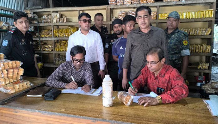 কিশোরগঞ্জে খাদ্যে ভেজালের দায়ে ৪ প্রতিষ্ঠানকে জরিমানা কিশোরগঞ্জে খাদ্যে ভেজালের দায়ে ৪ প্রতিষ্ঠানকে জরিমানা