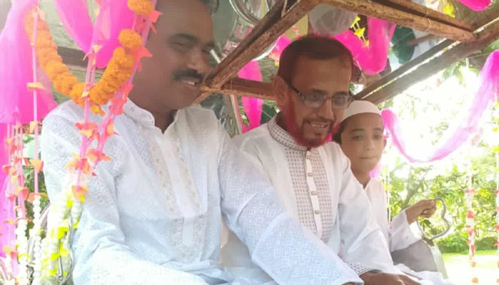 কটিয়াদীতে ২৭ বছর শিক্ষকতা, রাজকীয় বিদায় সংবর্ধনা কটিয়াদীতে ২৭ বছর শিক্ষকতা, রাজকীয় বিদায় সংবর্ধনা