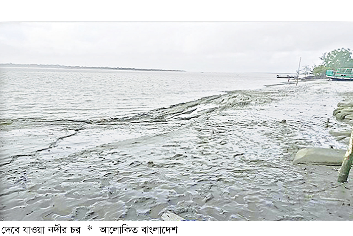 শ্যামনগরে ৫০০ ফুট নদীর চর দেবে গেছে শ্যামনগরে ৫০০ ফুট নদীর চর দেবে গেছে