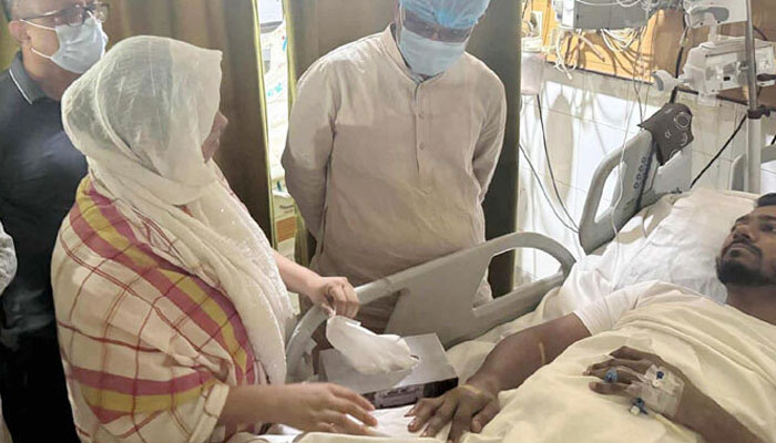 আহত নুরের খোঁজ নিলেন খালেদা জিয়া আহত নুরের খোঁজ নিলেন খালেদা জিয়া