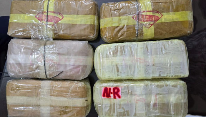 কক্সবাজারে ৬০ হাজার ইয়াবাসহ মাদক ব্যবসায়ী গ্রেপ্তার কক্সবাজারে ৬০ হাজার ইয়াবাসহ মাদক ব্যবসায়ী গ্রেপ্তার