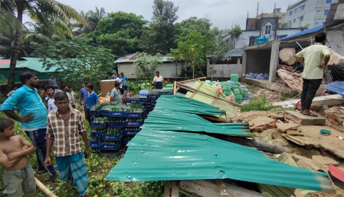 কক্সবাজারের বাঁকখালী নদী উদ্ধারে উচ্ছেদ অভিযান শুরু কক্সবাজারের বাঁকখালী নদী উদ্ধারে উচ্ছেদ অভিযান শুরু