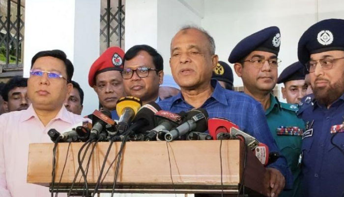 নির্বাচনে নৌ ও বিমানবাহিনীর সদস্যরাও দায়িত্বে থাকবেন: স্বরাষ্ট্র উপদেষ্টা নির্বাচনে নৌ ও বিমানবাহিনীর সদস্যরাও দায়িত্বে থাকবেন: স্বরাষ্ট্র উপদেষ্টা