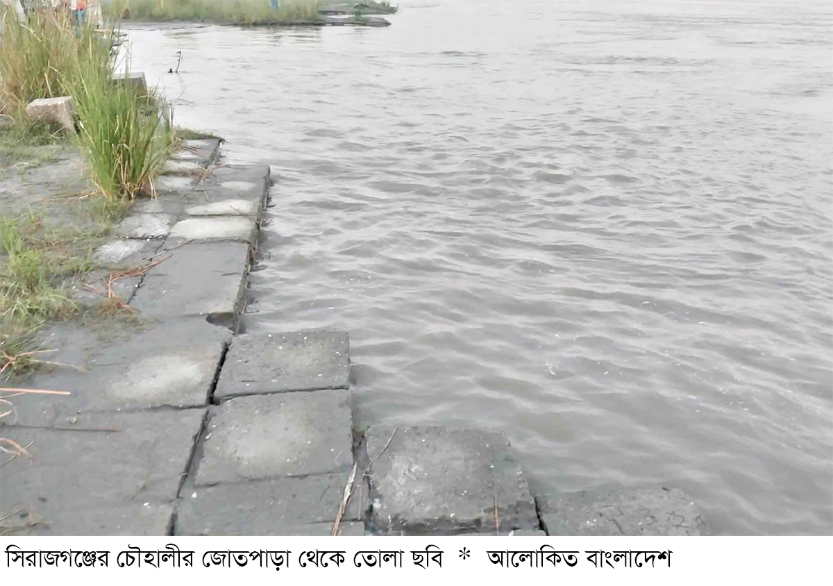 সিরাজগঞ্জে যমুনায় পানি বৃদ্ধি বেড়িবাঁধের ৫০ মিটার ধস সিরাজগঞ্জে যমুনায় পানি বৃদ্ধি বেড়িবাঁধের ৫০ মিটার ধস