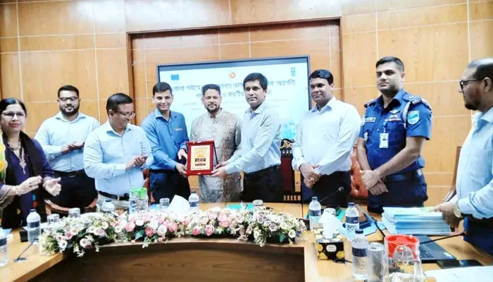 ফরিদপুর জেলার শ্রেষ্ঠ ইউনিয়নের স্বীকৃতি পেল বোয়ালমারীর সাতৈর ফরিদপুর জেলার শ্রেষ্ঠ ইউনিয়নের স্বীকৃতি পেল বোয়ালমারীর সাতৈর