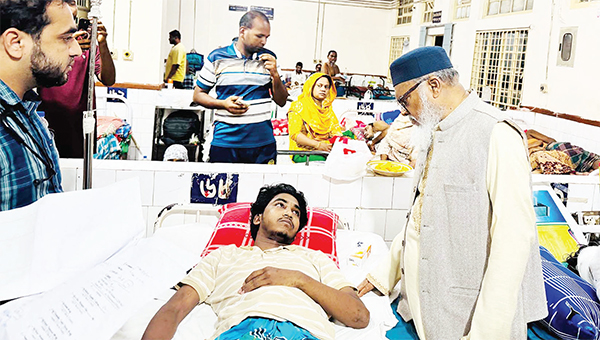 শিক্ষার্থী ও স্থানীয়দের সংঘর্ষে আহত শিক্ষার্থী