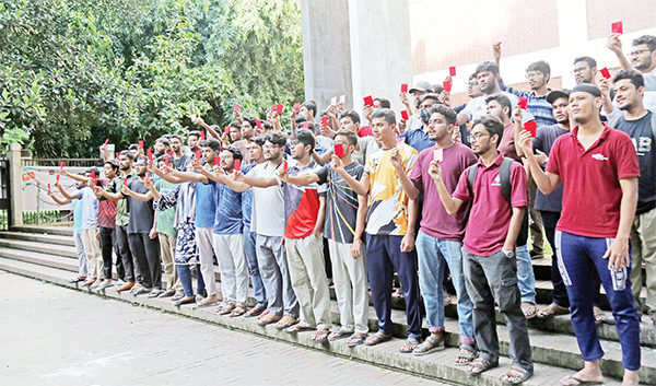 ডিপ্লোমা কোটার বিরুদ্ধে লালকার্ড