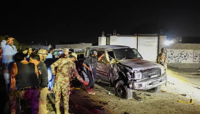 পাকিস্তানে পৃথক তিন সন্ত্রাসী হামলা, সেনাসহ নিহত ২২ পাকিস্তানে পৃথক তিন সন্ত্রাসী হামলা, সেনাসহ নিহত ২২