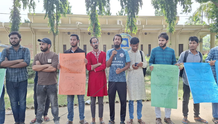 নীলফামারিতে শ্রমিক হত্যার প্রতিবাদে রাবিতে বিক্ষোভ 