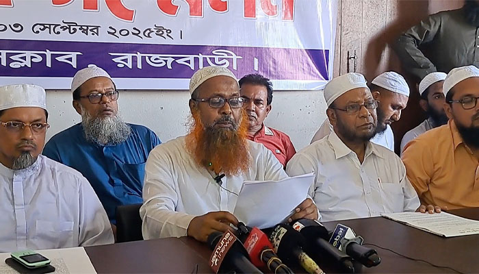 নূরাল পাগলের ‘কবর স্বাভাবিক না করলে’ গুড়িয়ে দেওয়ার হুঁশিয়ারি নূরাল পাগলের ‘কবর স্বাভাবিক না করলে’ গুড়িয়ে দেওয়ার হুঁশিয়ারি