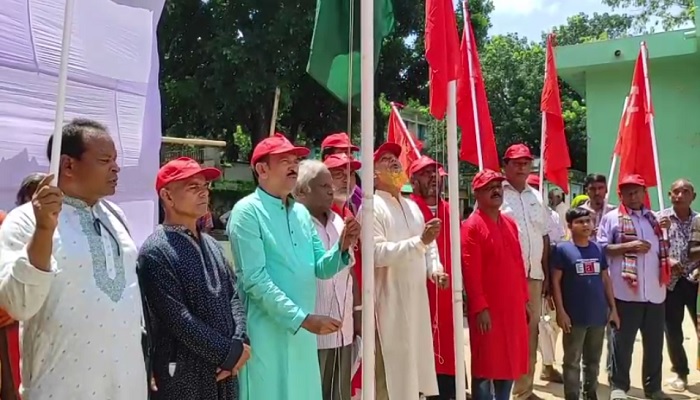 ঠাকুরগাঁওয়ে সিপিবির ত্রয়োদশ জেলা সম্মেলনে লাল পতাকা মিছিল