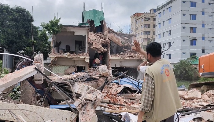 বাঁকখালী নদীর তীরে উচ্ছেদ চতুর্থ দিনে, বিক্ষোভ অব্যাহত; ৪'শ জনের নামে নতুন মামলা বাঁকখালী নদীর তীরে উচ্ছেদ চতুর্থ দিনে, বিক্ষোভ অব্যাহত; ৪'শ জনের নামে নতুন মামলা