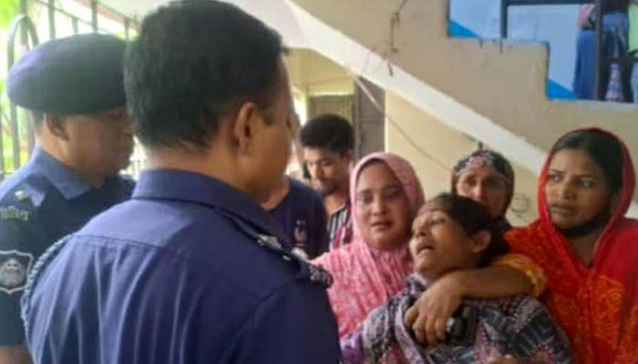 চাঁদপুরে অটোরিকশা চালককে কুপিয়ে হত্যা, আটক ৩ চাঁদপুরে অটোরিকশা চালককে কুপিয়ে হত্যা, আটক ৩