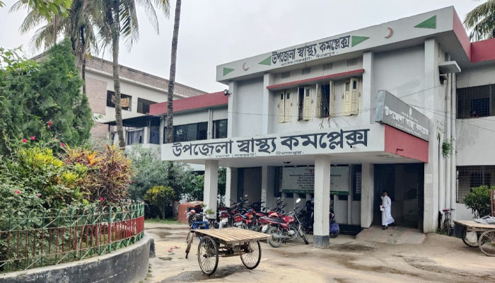 উপজেলা স্বাস্থ্য কমপ্লেক্সে অনুপস্থিত চিকিৎসক, হাজিরা স্বাক্ষর ‘ভূতের’ উপজেলা স্বাস্থ্য কমপ্লেক্সে অনুপস্থিত চিকিৎসক, হাজিরা স্বাক্ষর ‘ভূতের’