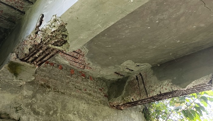 কুড়িগ্রামে ভেঙে পড়ার ঝুঁকিতে দুটি সেতু, ঝুঁকিতে হাজারো মানুষ