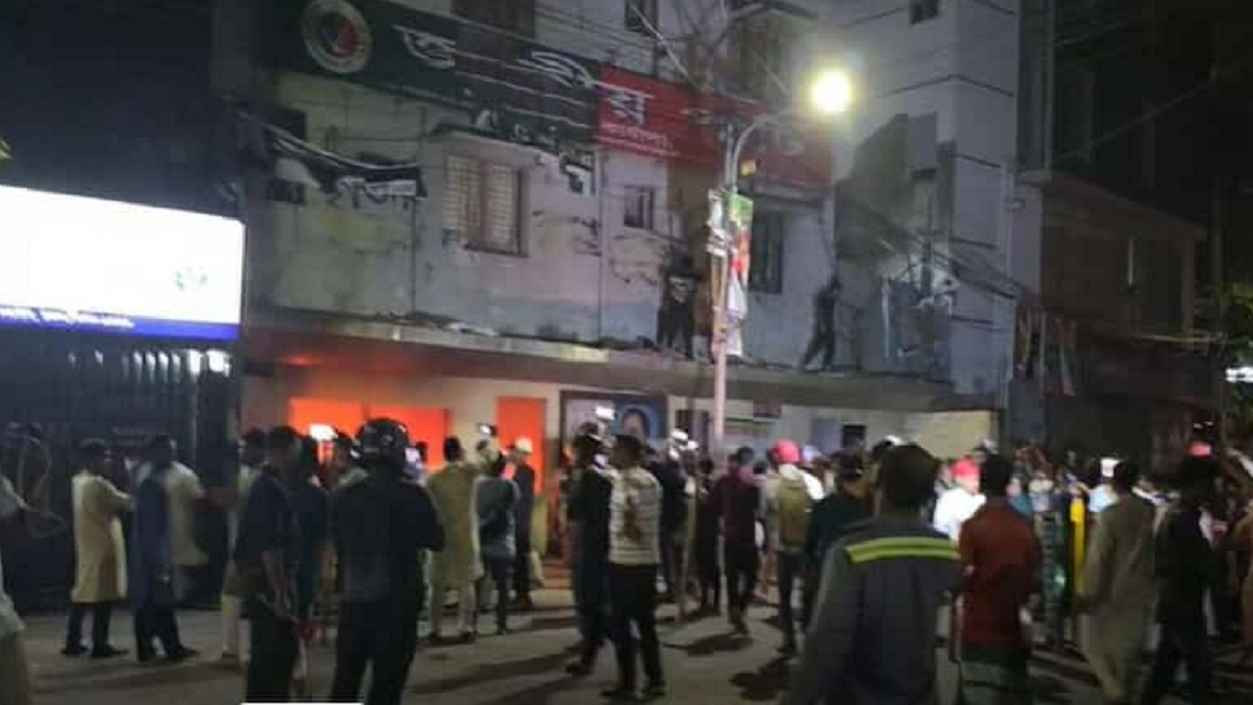 জাতীয় পার্টির কেন্দ্রীয় কার্যালয়ে ফের ভাঙচুর-অগ্নিসংযোগ জাতীয় পার্টির কেন্দ্রীয় কার্যালয়ে ফের ভাঙচুর-অগ্নিসংযোগ