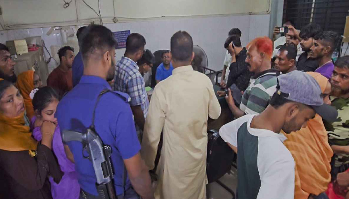 মুন্সিগঞ্জে আধিপত্য নিয়ে বিএনপির দুপক্ষের সংঘর্ষ, গুলিবিদ্ধ ৮ মুন্সিগঞ্জে আধিপত্য নিয়ে বিএনপির দুপক্ষের সংঘর্ষ, গুলিবিদ্ধ ৮