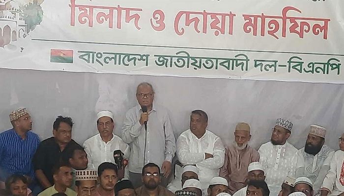 দেশে গভীর চক্রান্ত চলছে, মাজার ভাঙা তারই অংশ হতে পারে: রিজভী দেশে গভীর চক্রান্ত চলছে, মাজার ভাঙা তারই অংশ হতে পারে: রিজভী