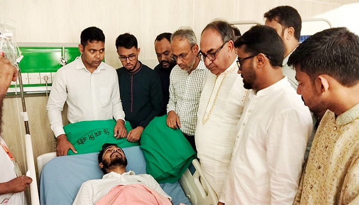 নুরকে দেখতে ঢামেকে মির্জা আব্বাস নুরকে দেখতে ঢামেকে মির্জা আব্বাস