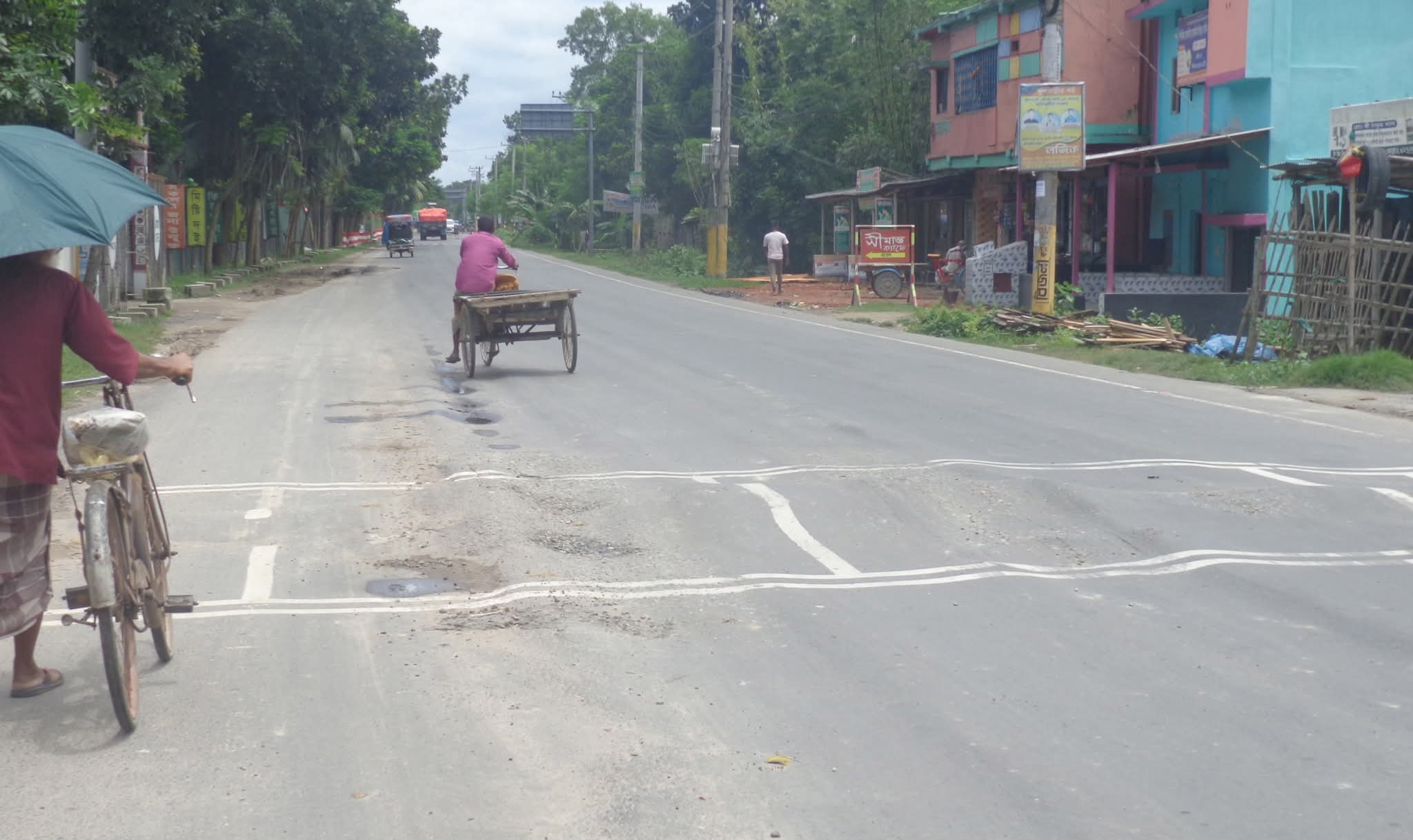 দিনাজপুর ফুলবাড়ী মহাসড়কের স্পিড ব্রেকারে বাড়ছে দুর্ঘটনা দিনাজপুর ফুলবাড়ী মহাসড়কের স্পিড ব্রেকারে বাড়ছে দুর্ঘটনা