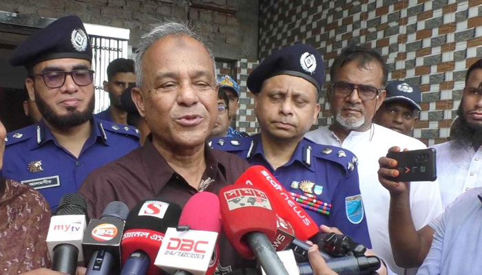 অবৈধ অস্ত্রের খবর দিলে তাকে পুরস্কৃত করা হবে : স্বরাষ্ট্র উপদেষ্টা অবৈধ অস্ত্রের খবর দিলে তাকে পুরস্কৃত করা হবে : স্বরাষ্ট্র উপদেষ্টা