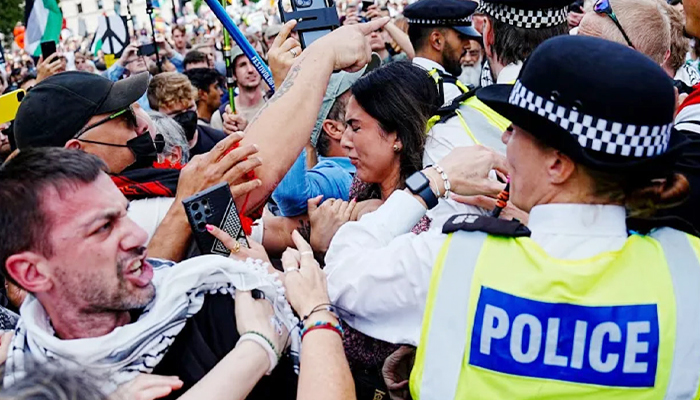 লন্ডনে প্যালেস্টাইন অ্যাকশন গ্রুপ-পুলিশের সংঘর্ষ, গ্রেফতার ৪ শতাধিক লন্ডনে প্যালেস্টাইন অ্যাকশন গ্রুপ-পুলিশের সংঘর্ষ, গ্রেফতার ৪ শতাধিক