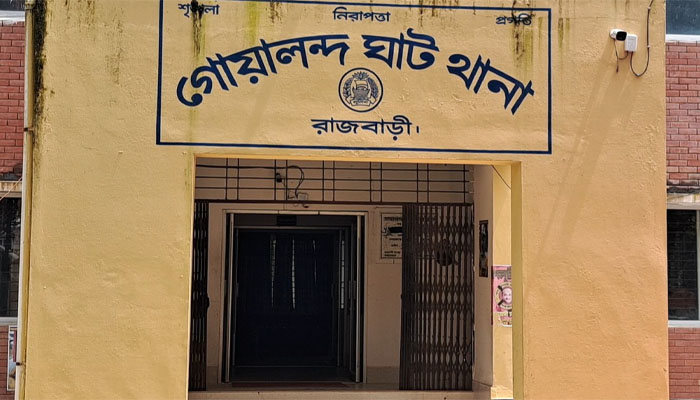 নূরাল পাগল ইস্যুতে পুলিশের ওপর হামলা, স্বেচ্ছাসেবক লীগ নেতাসহ গ্রেপ্তার ৫ নূরাল পাগল ইস্যুতে পুলিশের ওপর হামলা, স্বেচ্ছাসেবক লীগ নেতাসহ গ্রেপ্তার ৫