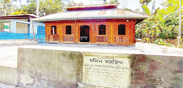 শতবর্ষী কাঠের মমিন মসজিদ শতবর্ষী কাঠের মমিন মসজিদ