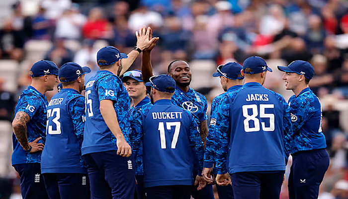 ইংল্যান্ডের বিপক্ষে ৩৪২ রানে বিশাল হার দক্ষিণ আফ্রিকার ইংল্যান্ডের বিপক্ষে ৩৪২ রানে বিশাল হার দক্ষিণ আফ্রিকার