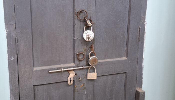 রেজাল্ট না দেওয়ায় আরবী বিভাগে ফের তালা দিল শিক্ষার্থীরা