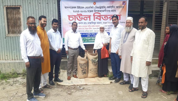 চৌহালীতে কার্ডধারী নারীদের মাঝে ভিডব্লিউবি চাল বিতরণ চৌহালীতে কার্ডধারী নারীদের মাঝে ভিডব্লিউবি চাল বিতরণ