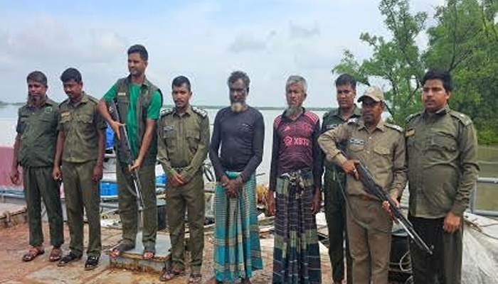 সুন্দরবনের অভয়ারণ্যে মৎস্য শিকার, তিন নৌকাসহ ২ জেলে আটক সুন্দরবনের অভয়ারণ্যে মৎস্য শিকার, তিন নৌকাসহ ২ জেলে আটক